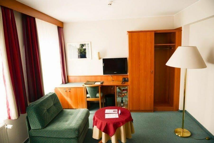 Christophe Colomb Luxembourg Exterior photo